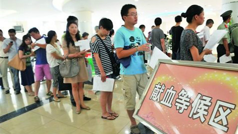 为什么近视800度就不能献血?献了会有什么影响?
